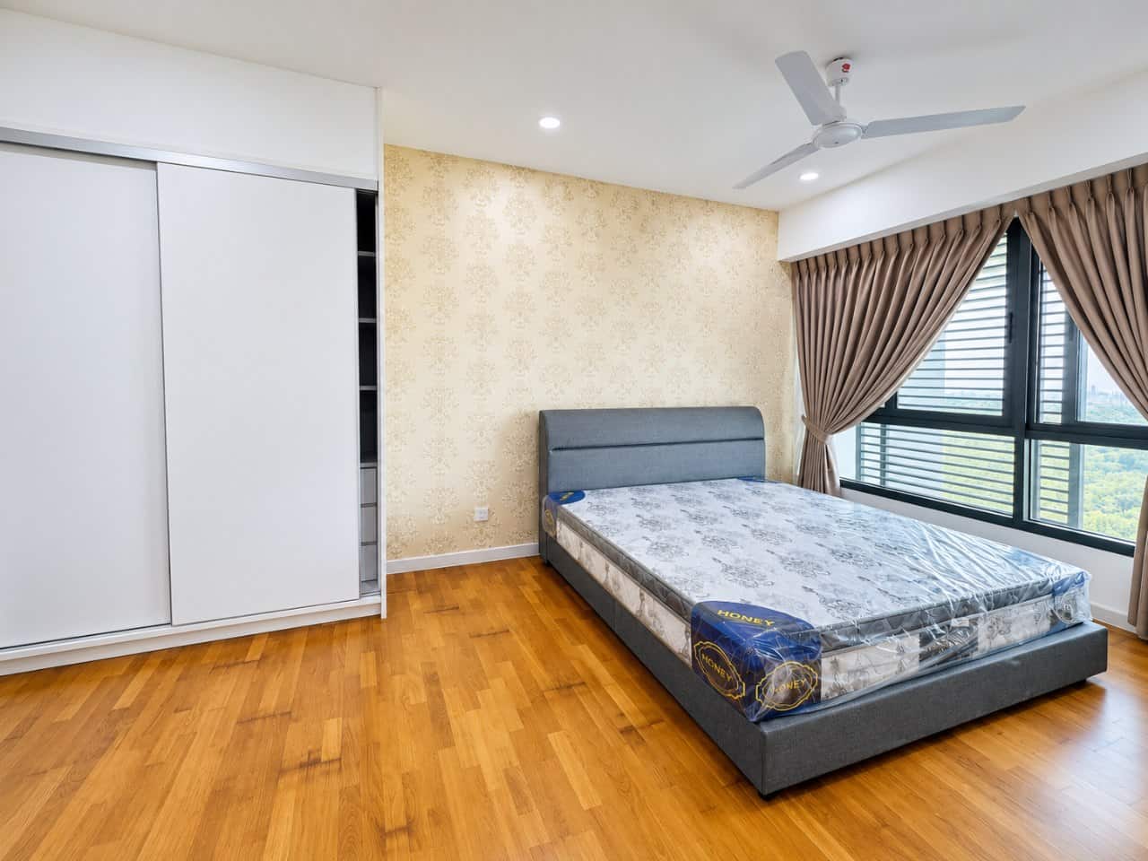 Condominium Medini 4