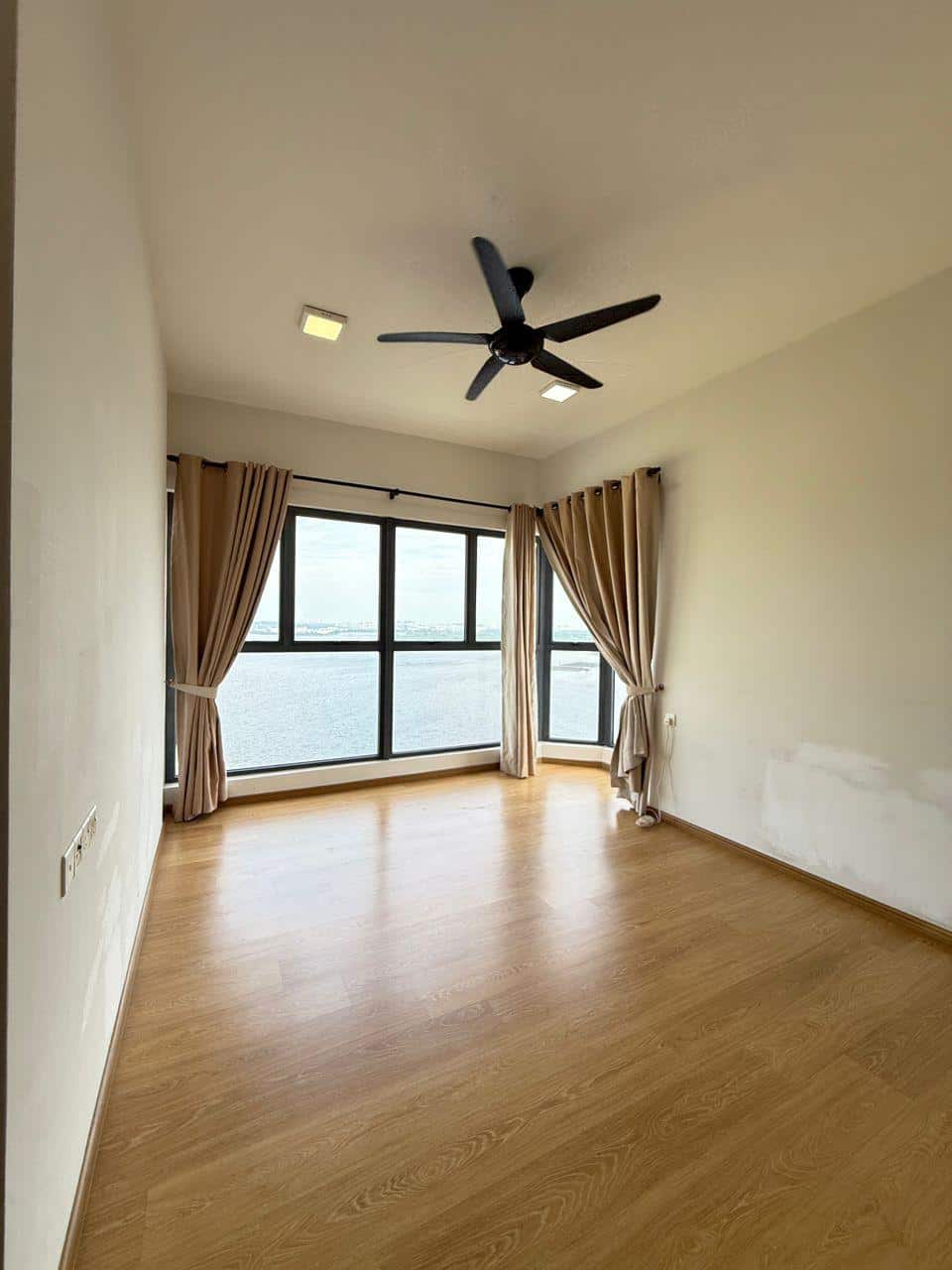 Condominium Country Garden Danga Bay 2