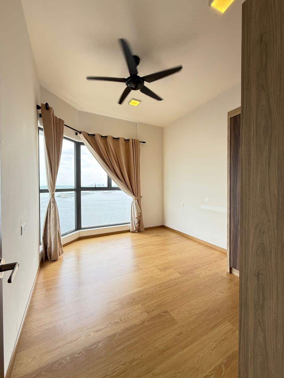 Condominium Country Garden Danga Bay 3