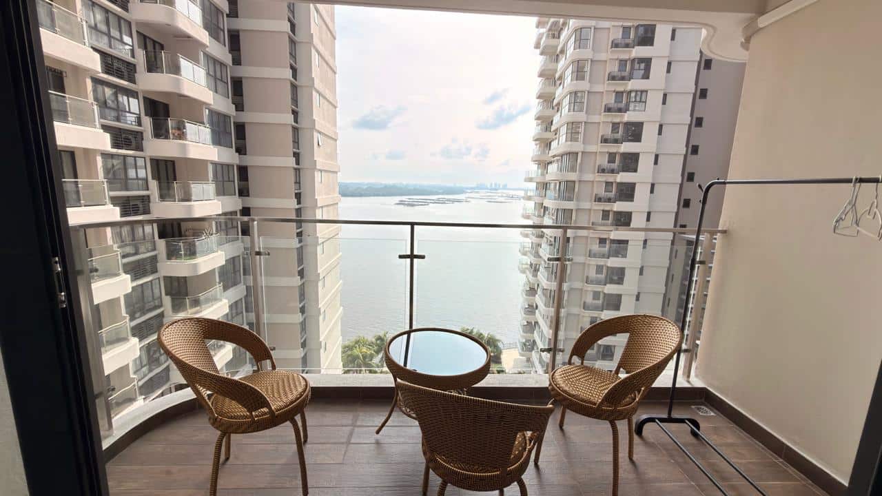Condominium Country Garden Kingsbay 4