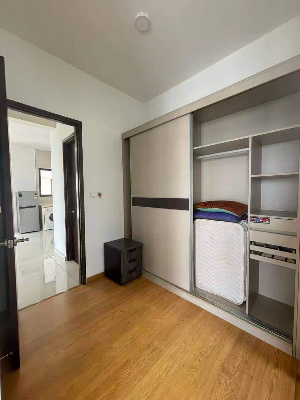 Service Apartment 6