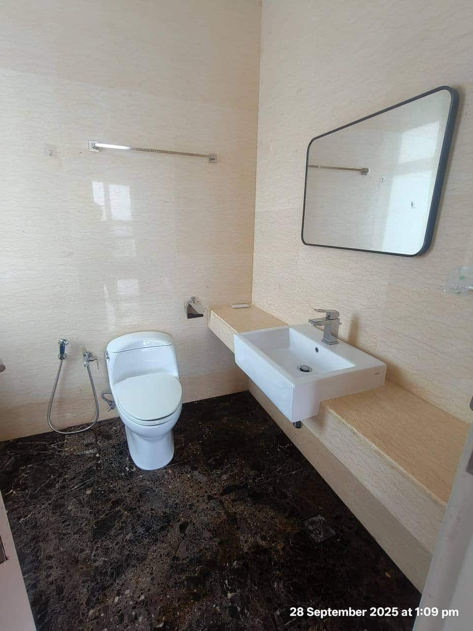 Condominium Tri Tower 9
