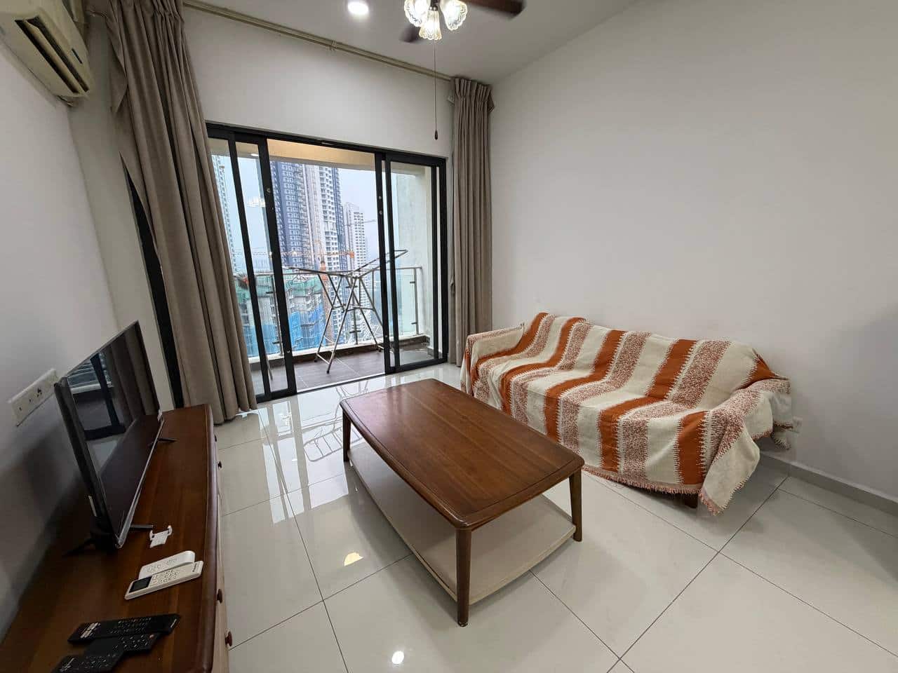 Condominium Country Garden Danga Bay 4