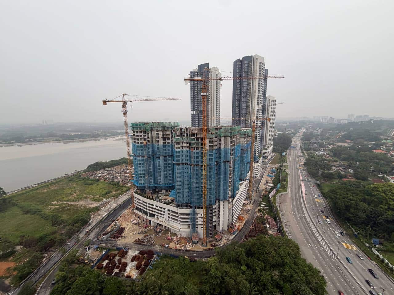 Condominium Country Garden Danga Bay 1