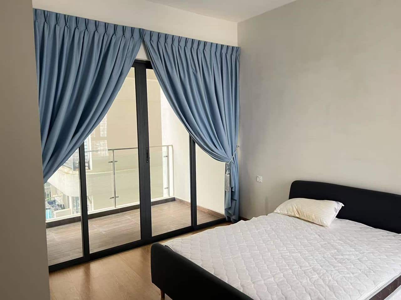 Condominium Country Garden Danga Bay 4