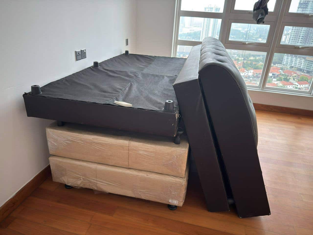 Condominium TriTower Residence 7