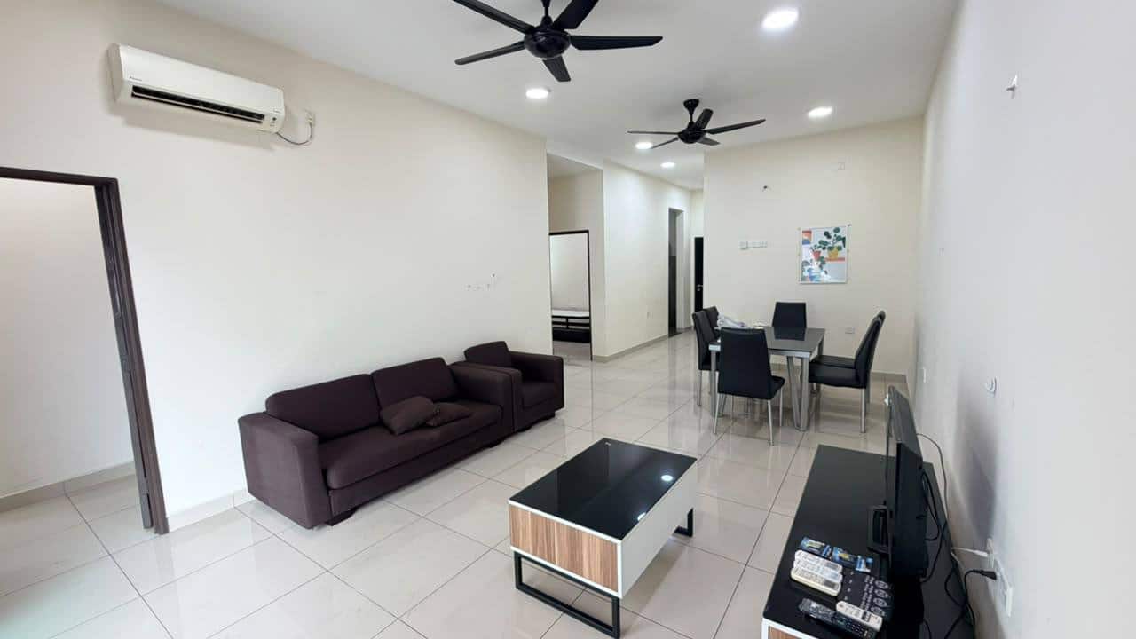 Condominium Larkin 1