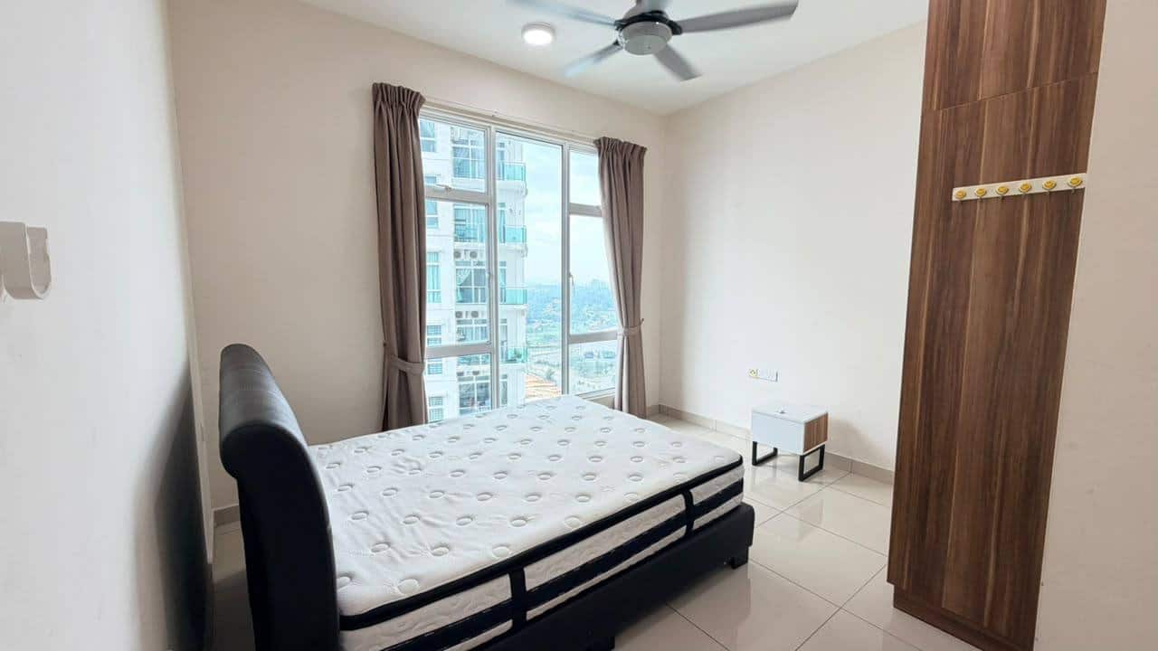 Condominium Larkin 2