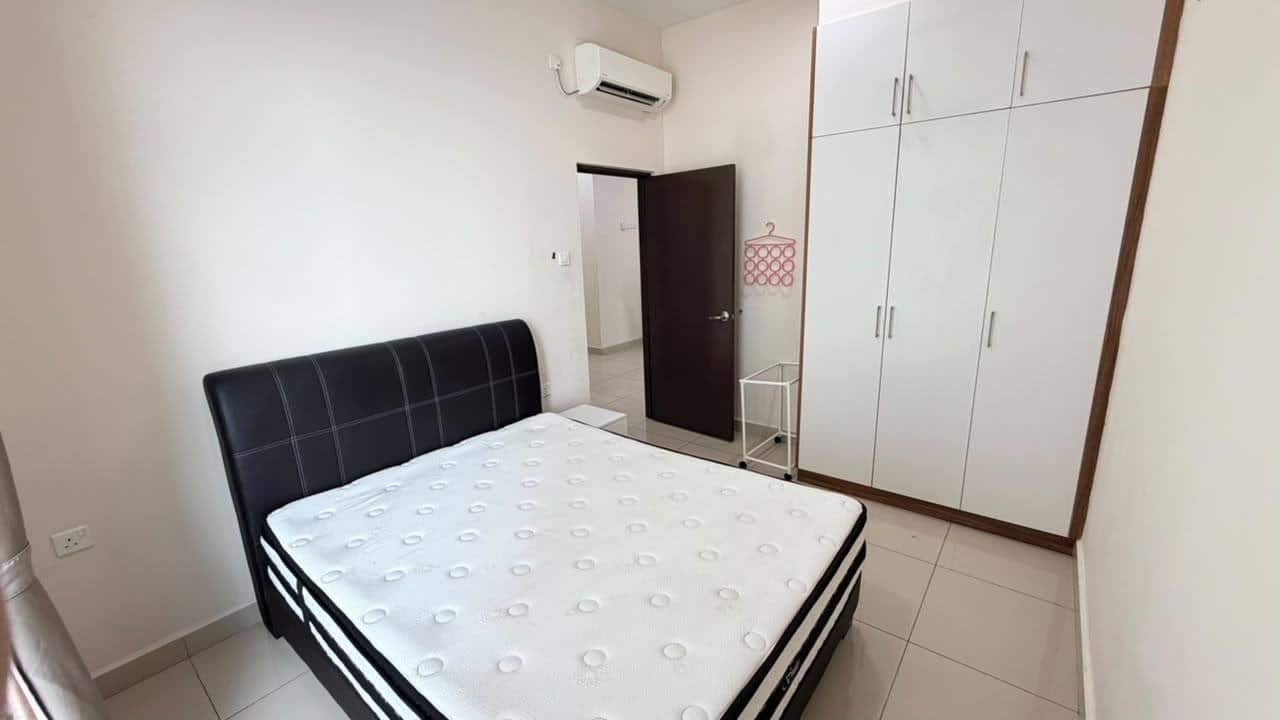Condominium Larkin 3