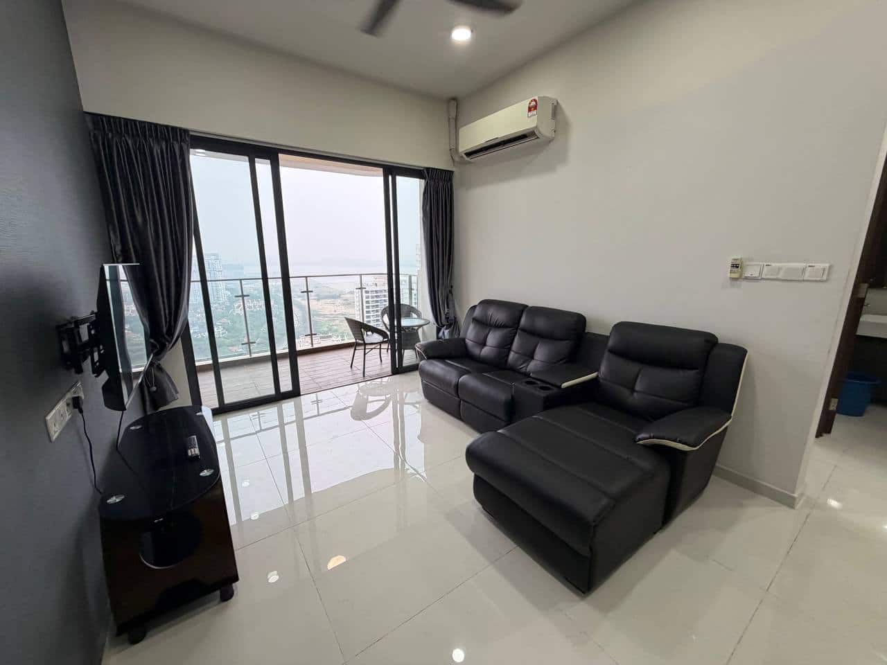 Condominium Country Garden Danga Bay – Amberside 8B 3