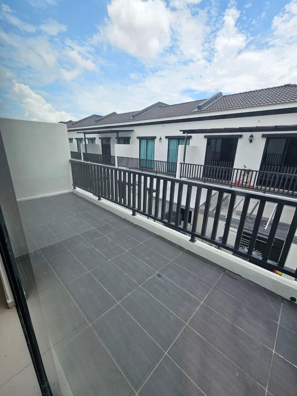 House Ecotropics Breezegate 7