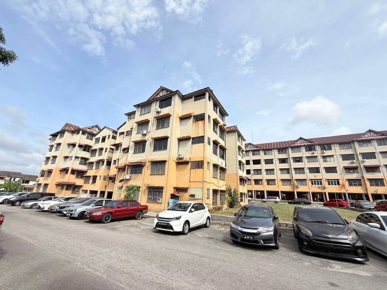 Low Cost Flat Taman Daya