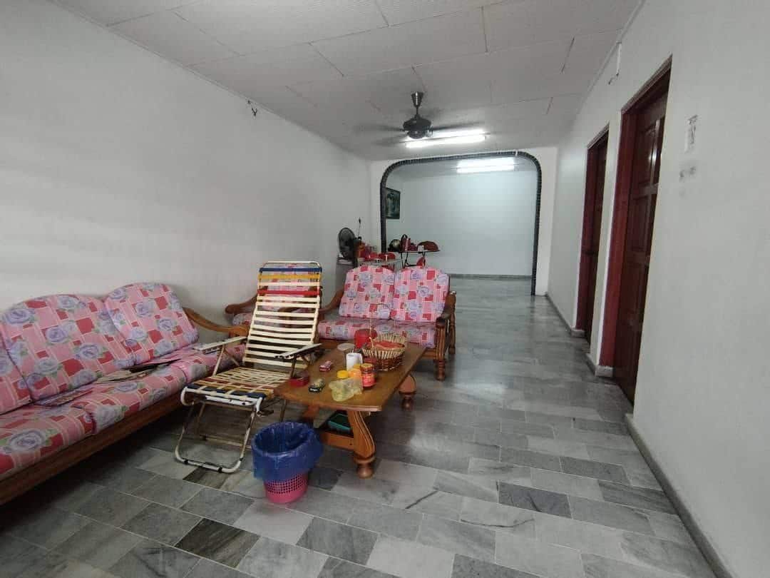 Single Storey Terrace Tun Aminah 2