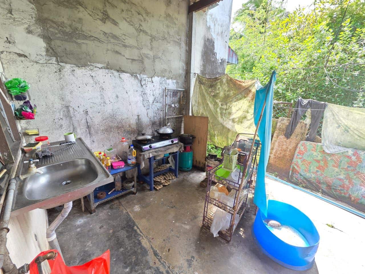 Double Storey Low Cost Pekan Nanas 6