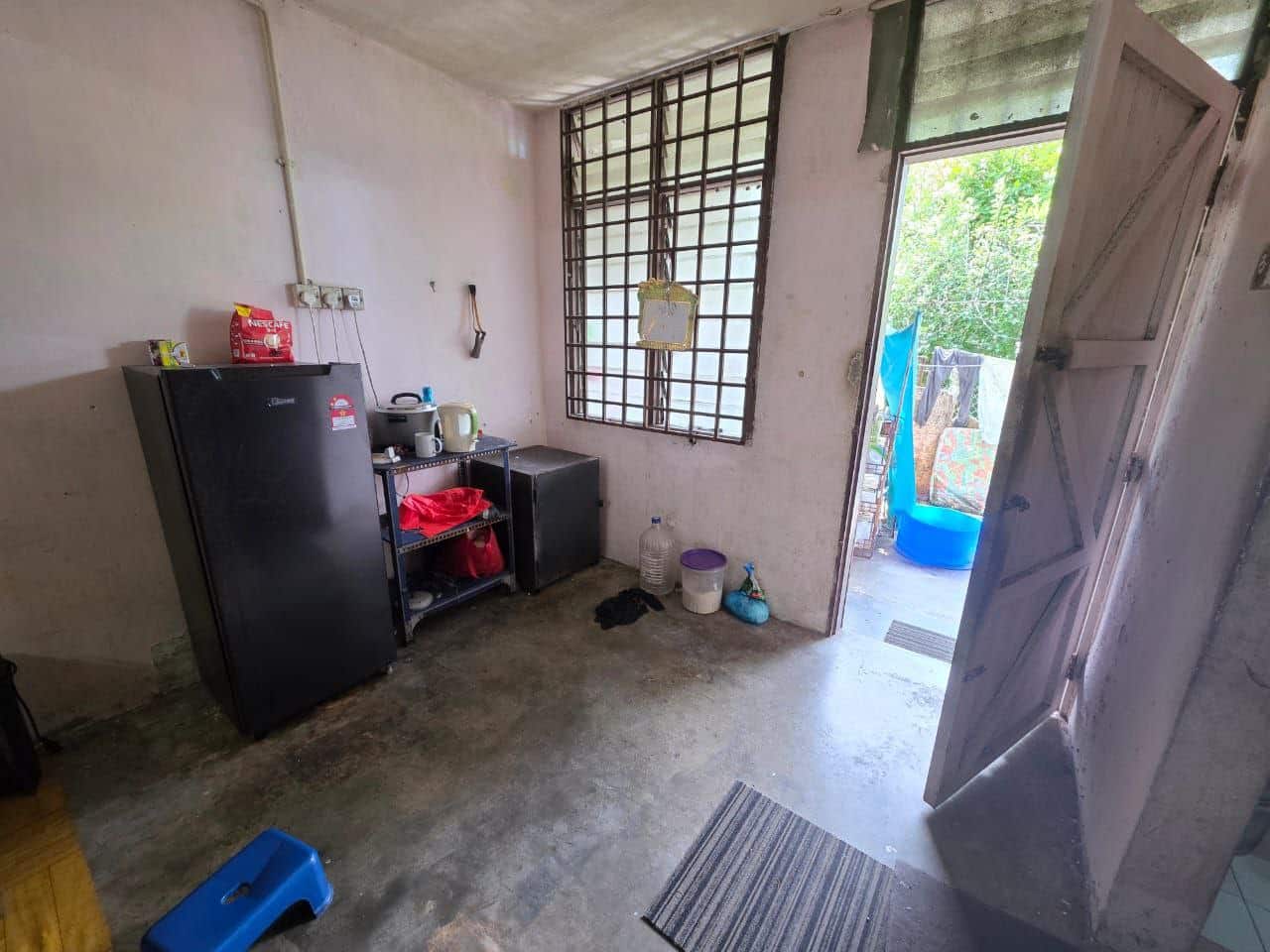 Double Storey Low Cost Pekan Nanas 4