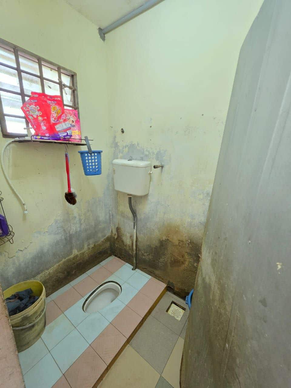 Double Storey Low Cost Pekan Nanas 8