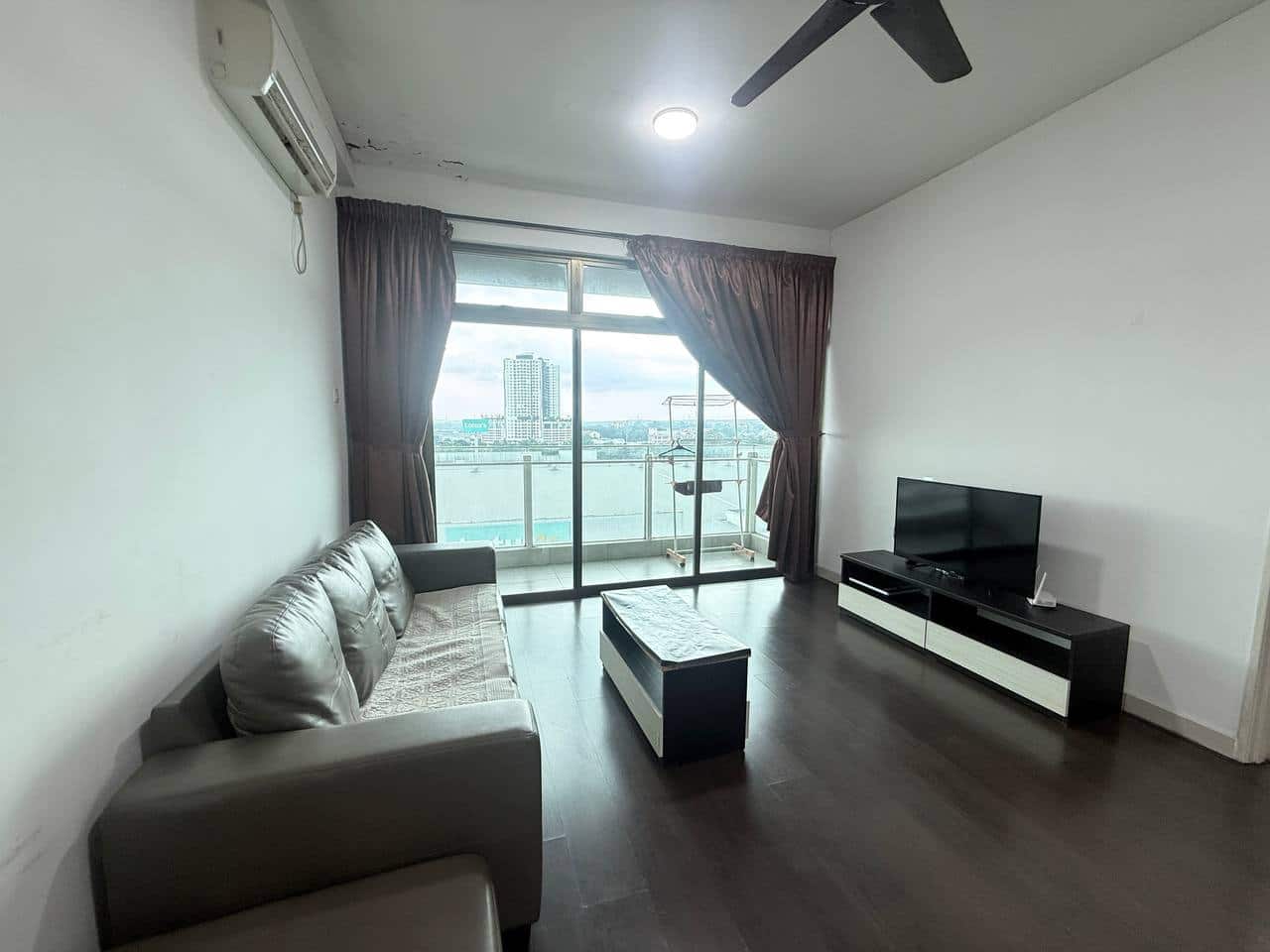 Condo Parc Regency 2