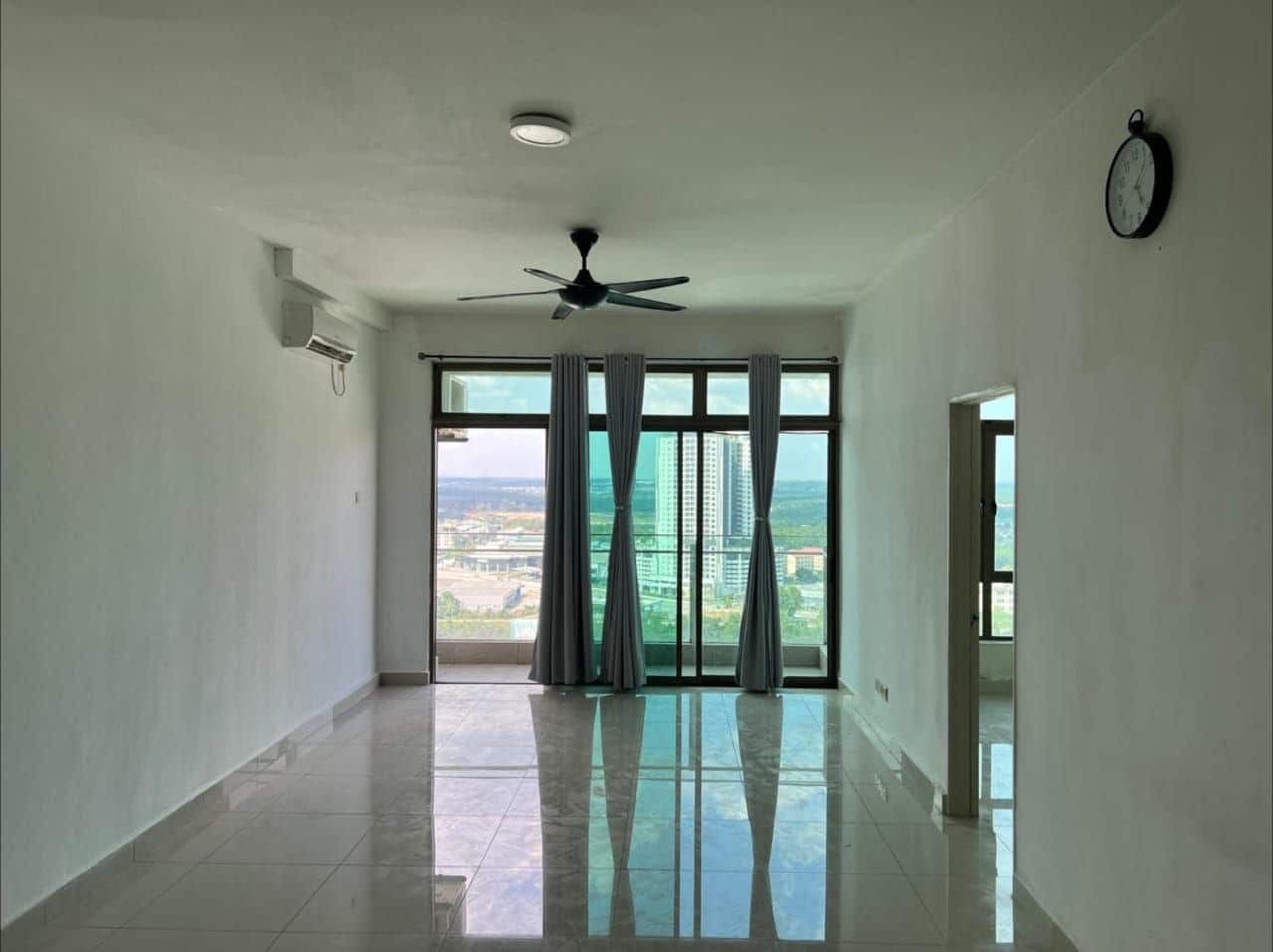 Condo Parc Regency 1