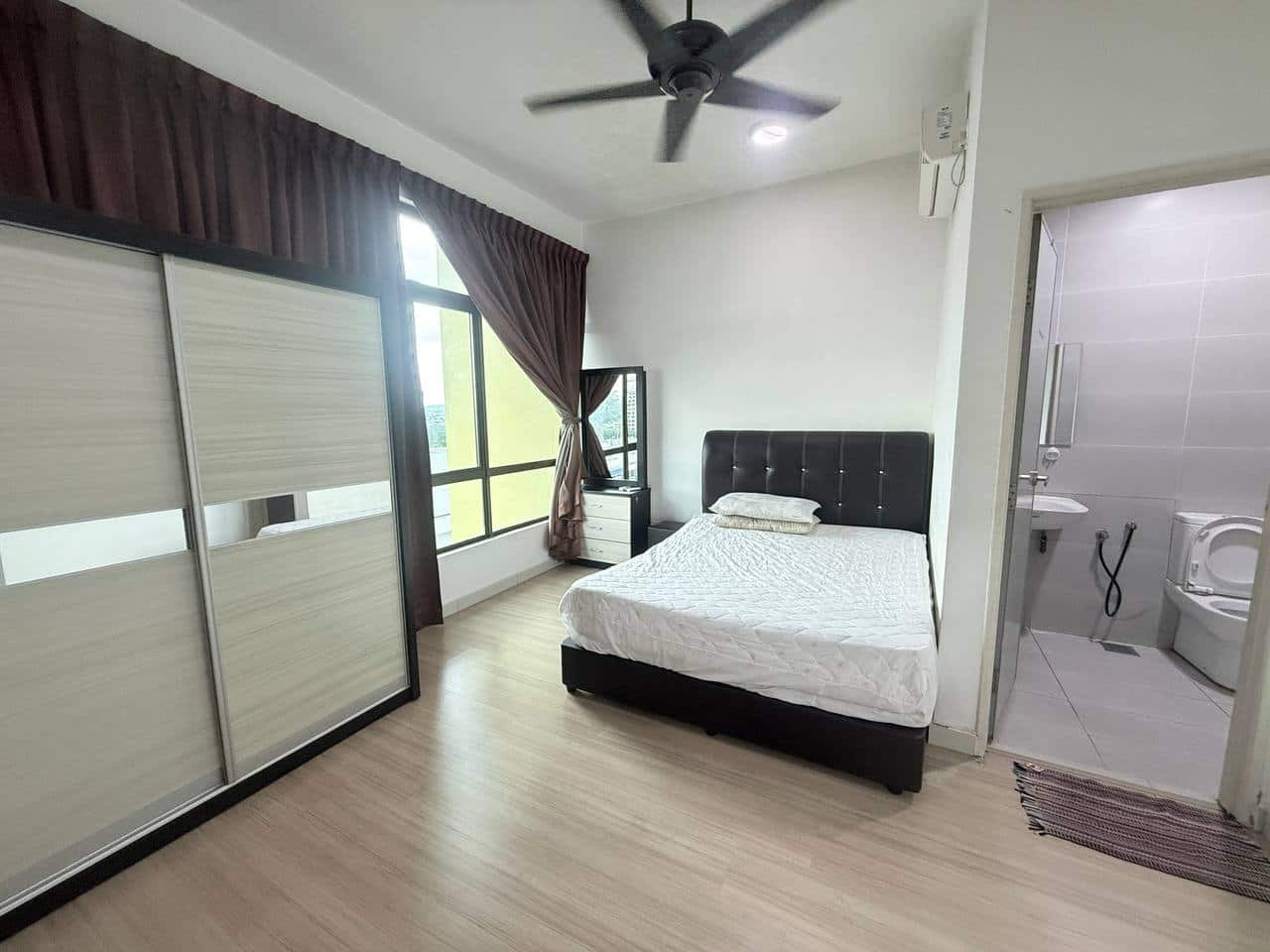 Condo Parc Regency 4