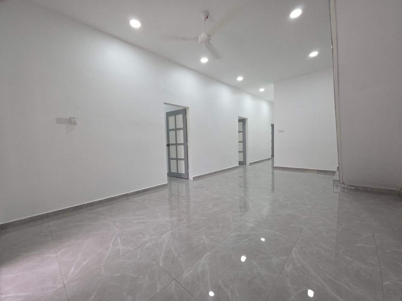 Double Storey Terrace Pekan Nanas 2