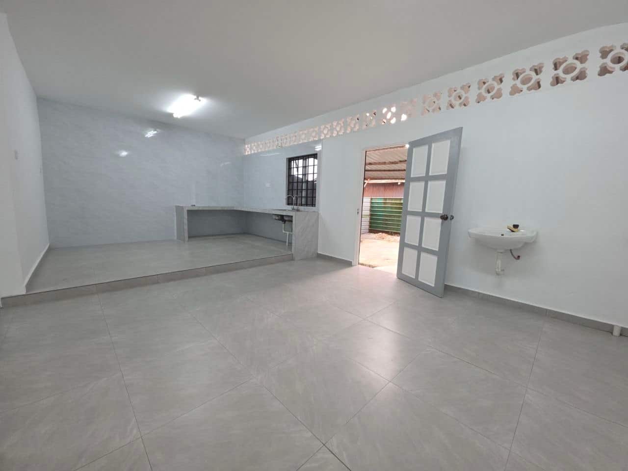 Double Storey Terrace Pekan Nanas 6