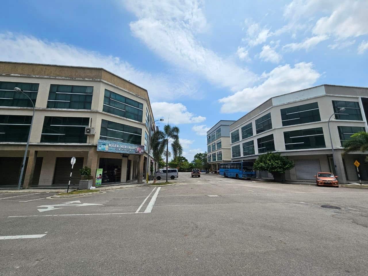 Three Storey Shop Lot Jalan SILC 2 1