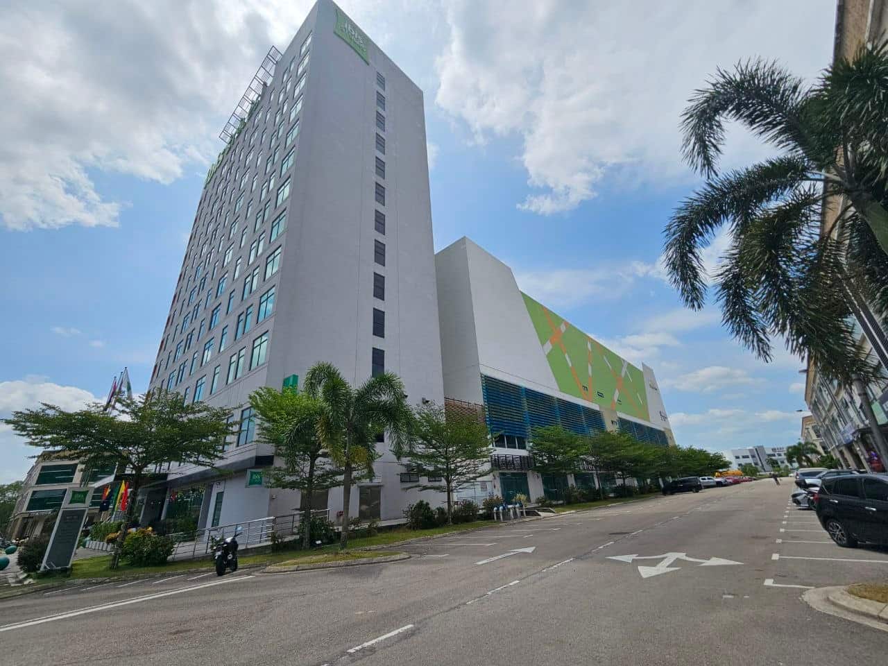 Three Storey Shop Lot Jalan SILC 2 4