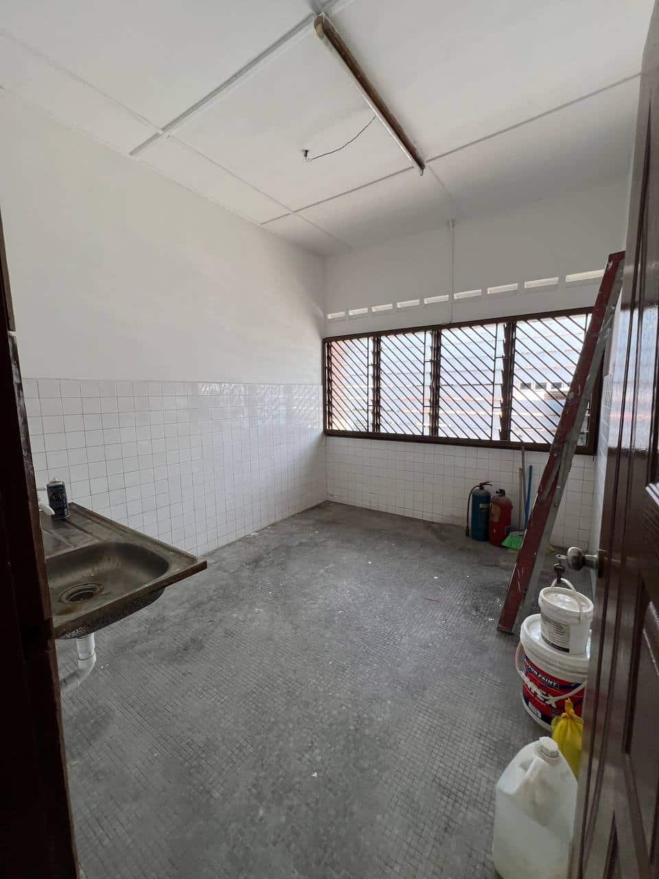 1st Floor Shoplot Jalan Dedap 7