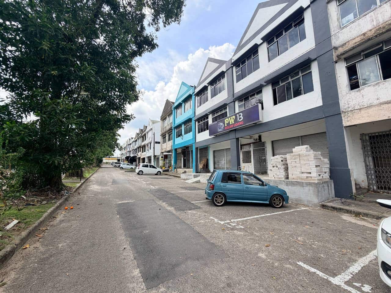 Three storey shoplot Taman Puteri Wangsa