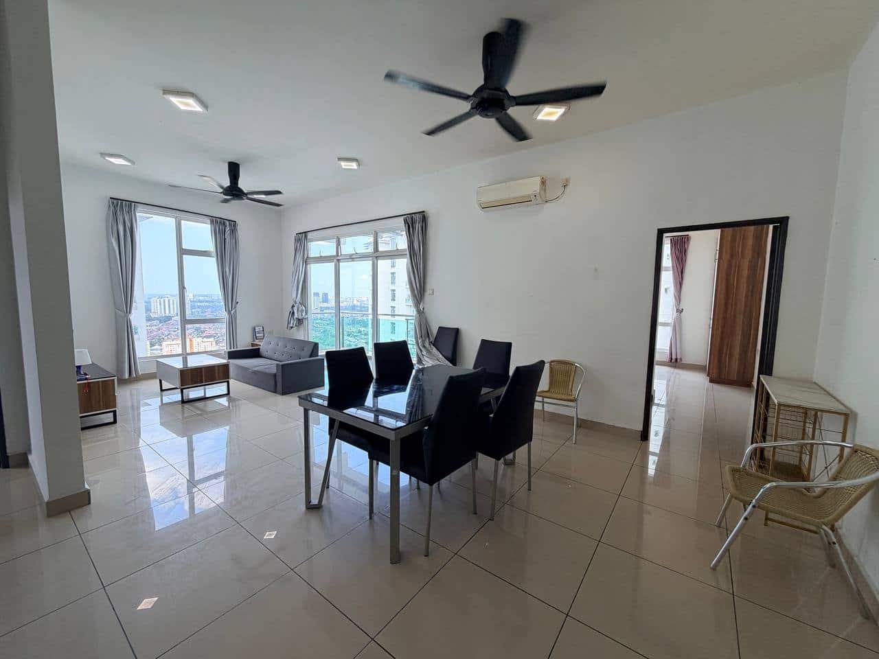 Condo Larkin 4