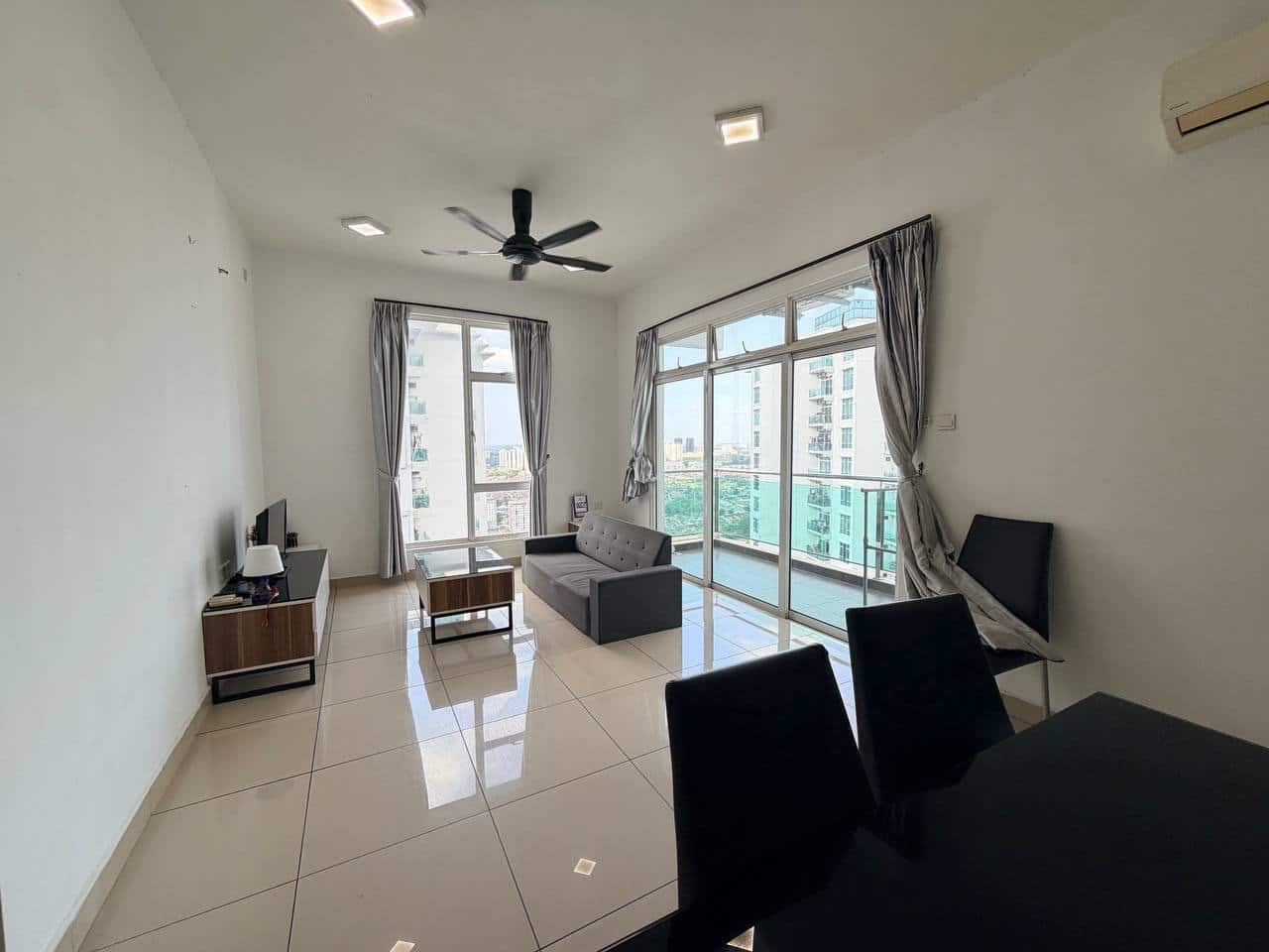 Condo Larkin 3