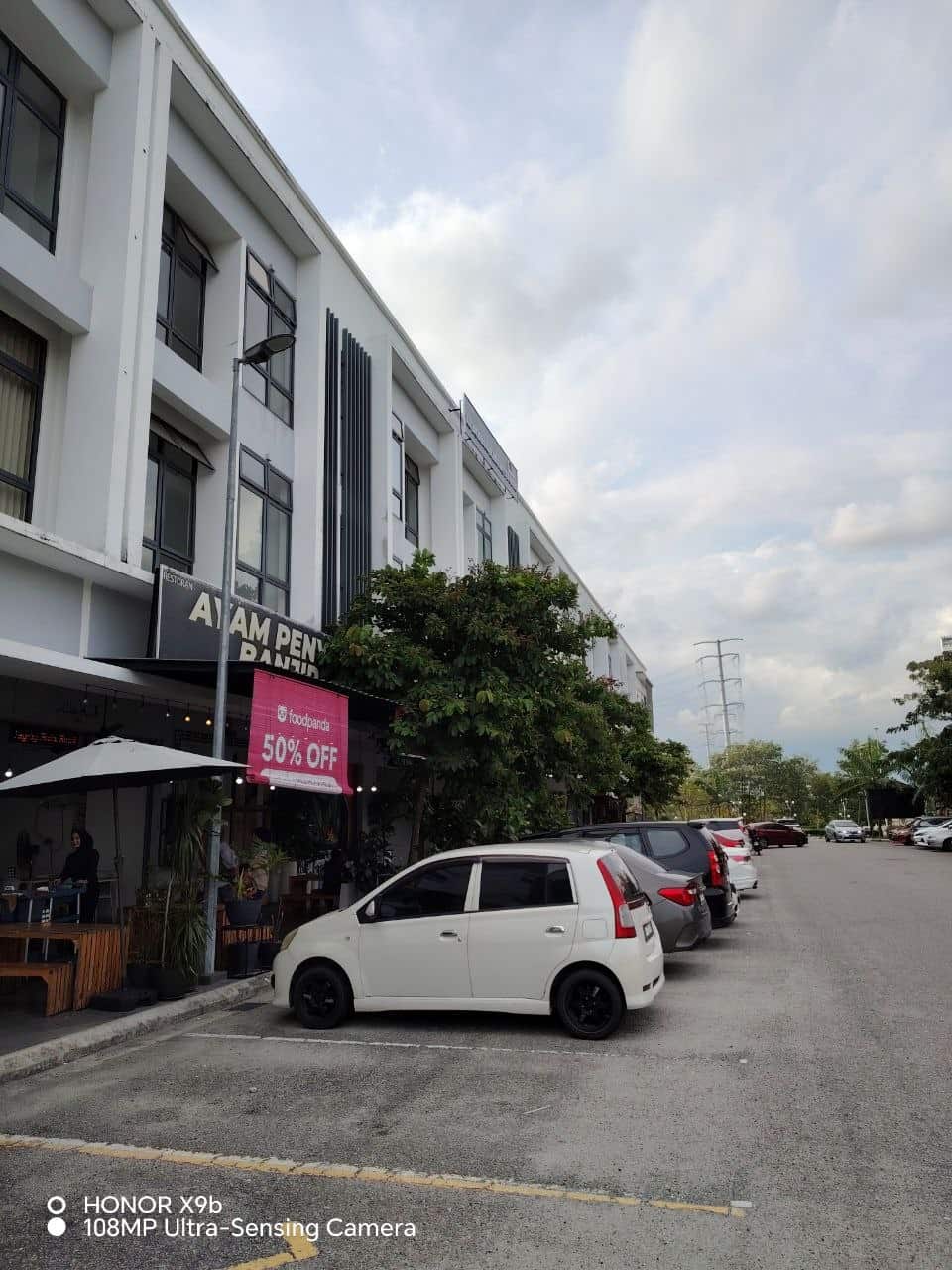 3 Storey Shop Versis Medini 2