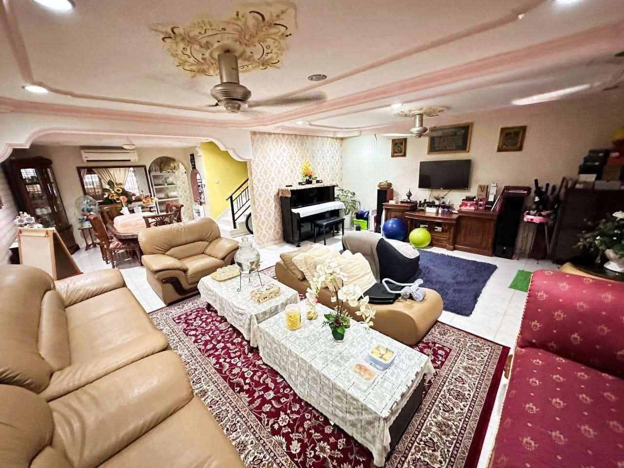 Double Storey Terrace House Taman megah