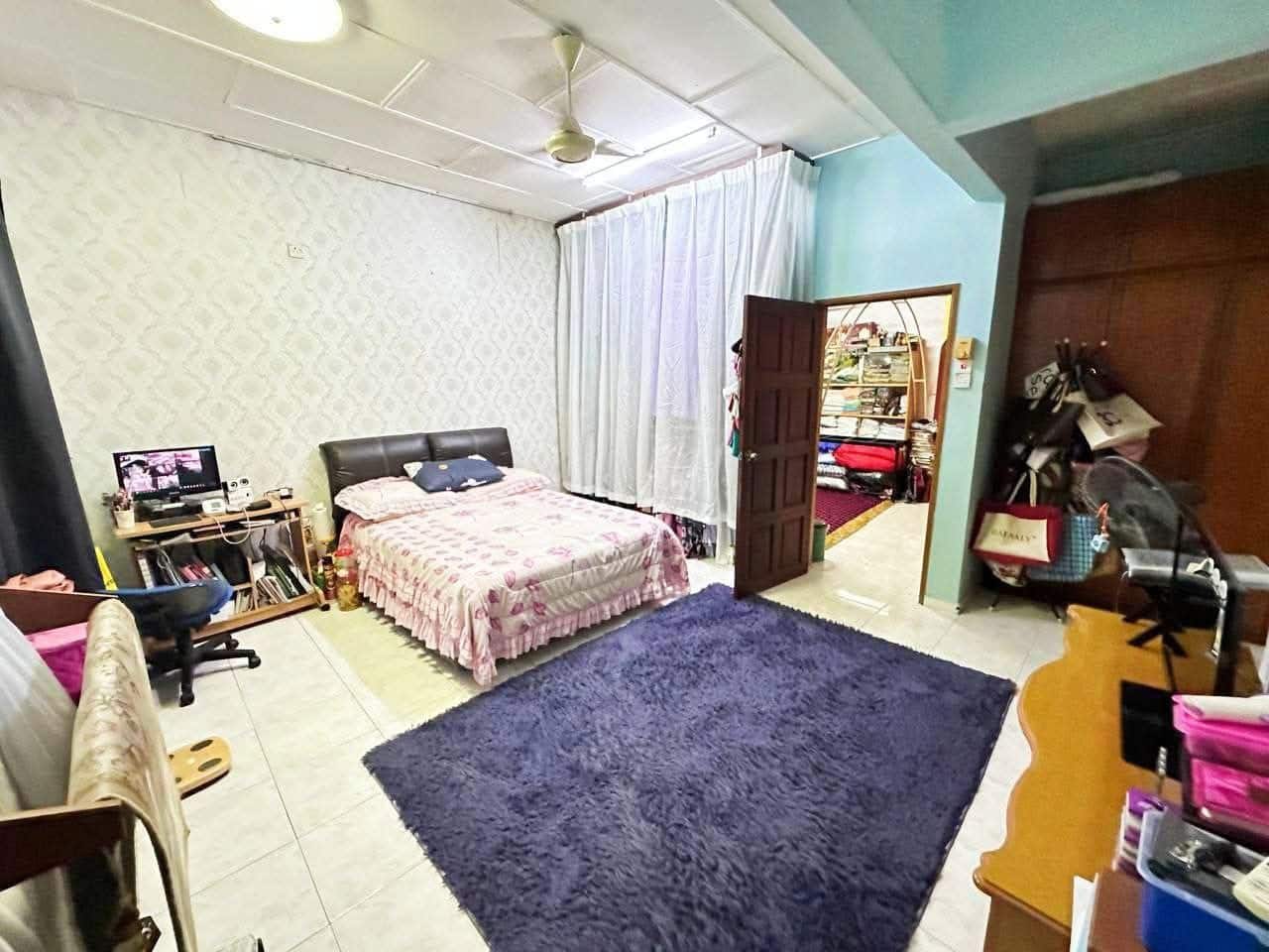 Double Storey Terrace House Taman megah 6