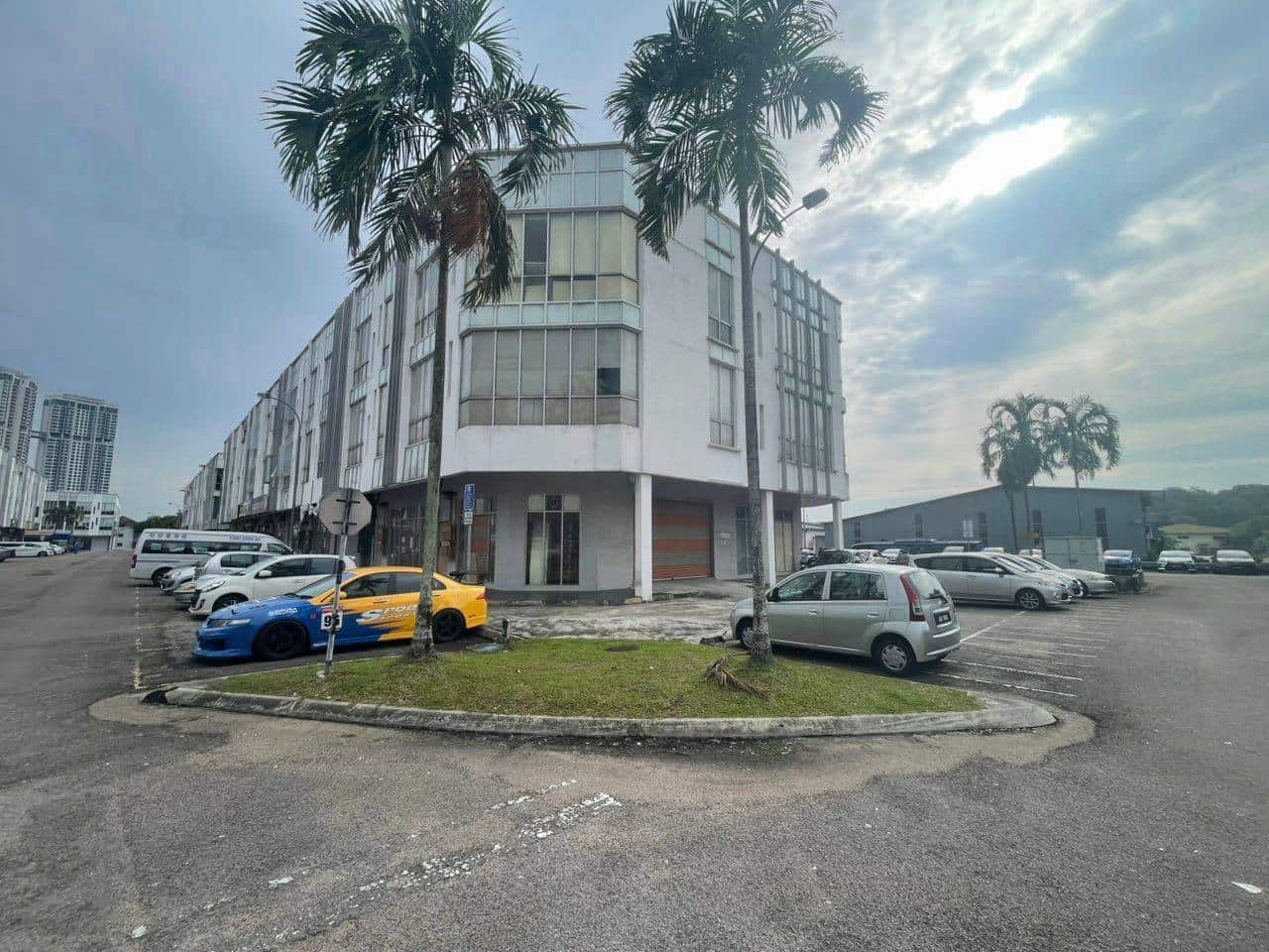 3-Storey Corner Shoplot Oasis 2 @ Kota Puteri 3