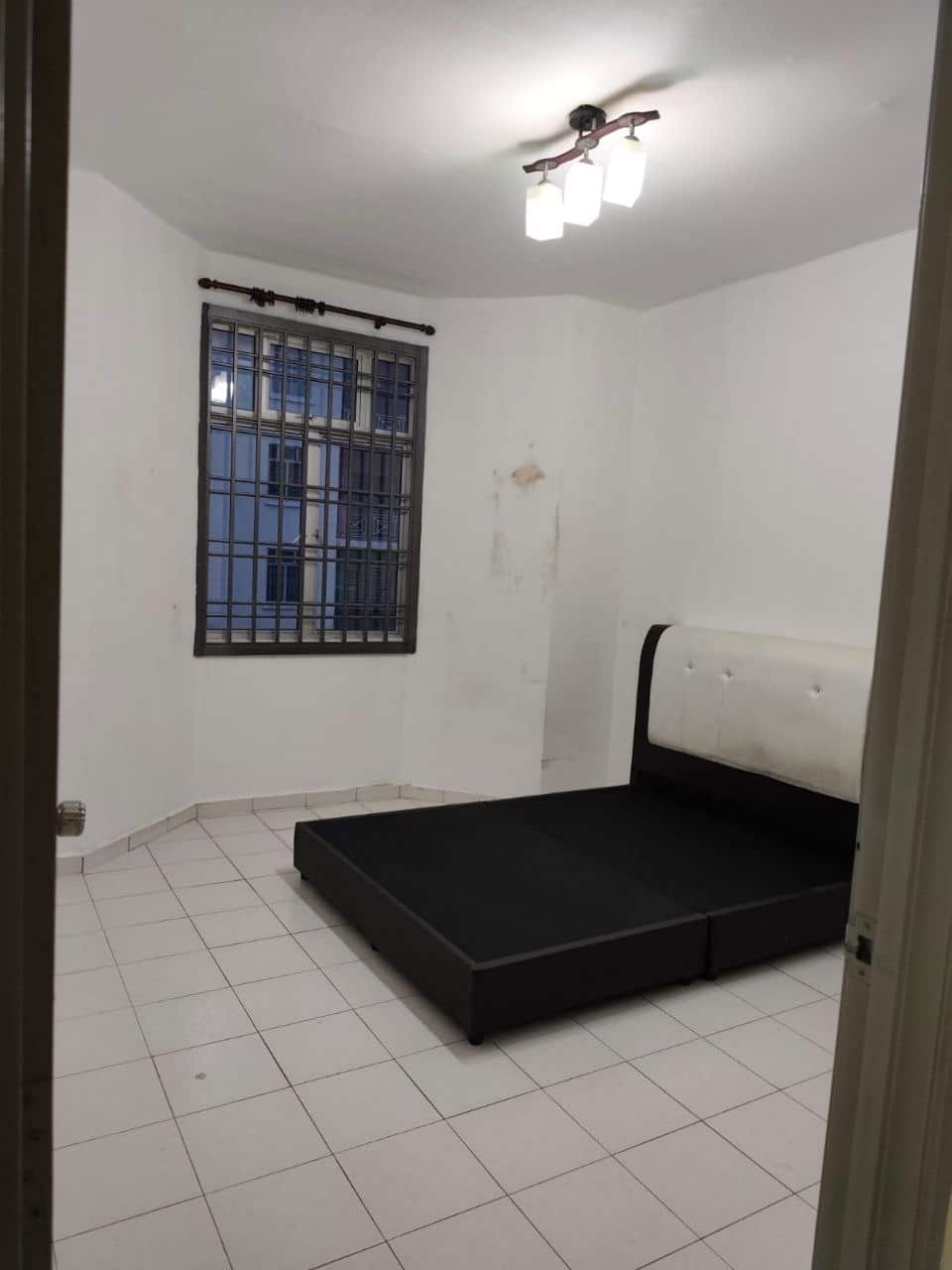 Medium Cost Service Apartment Larkin Idaman 7