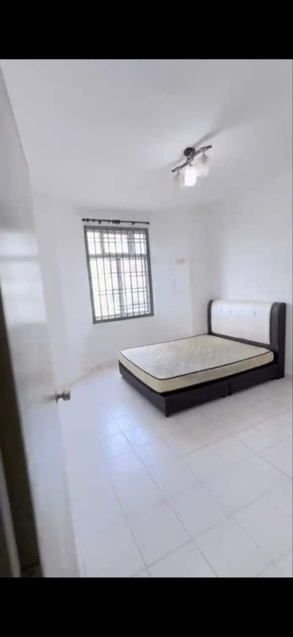 Medium Cost Service Apartment Larkin Idaman 4