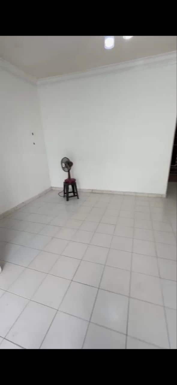 Medium Cost Service Apartment Larkin Idaman 5