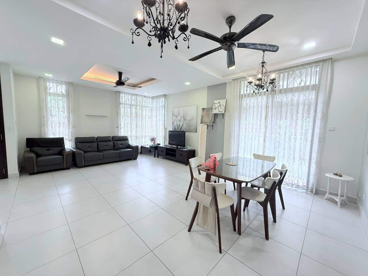 Double Storey Cluster House Seri Austin