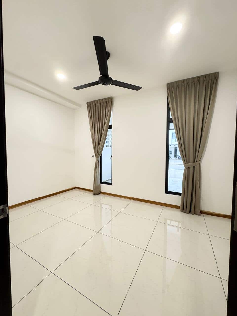 Double Storey House Waterway Residence 7