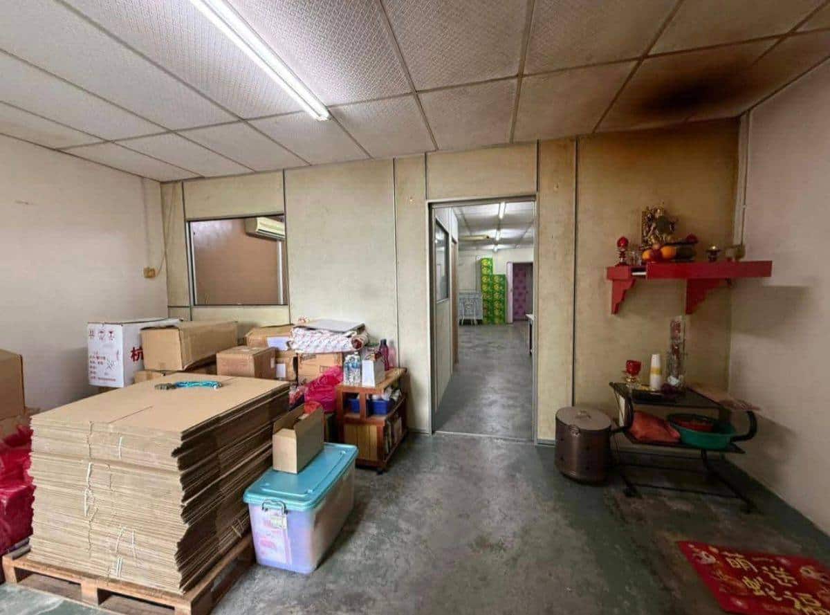 Single Storey End Lot Taman Rinting 9