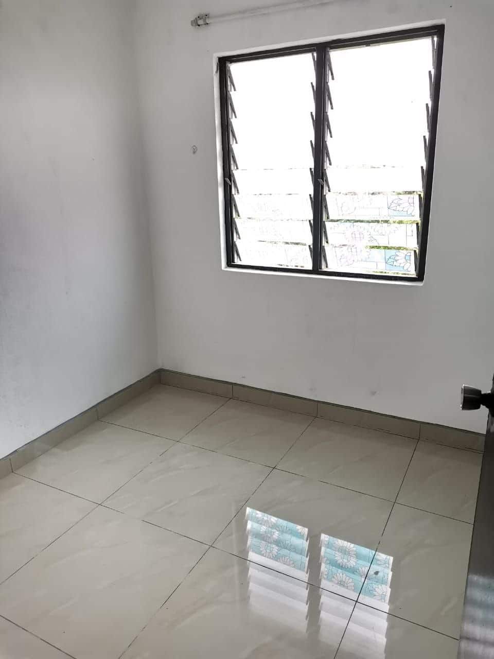 Flat Flora Heights 4