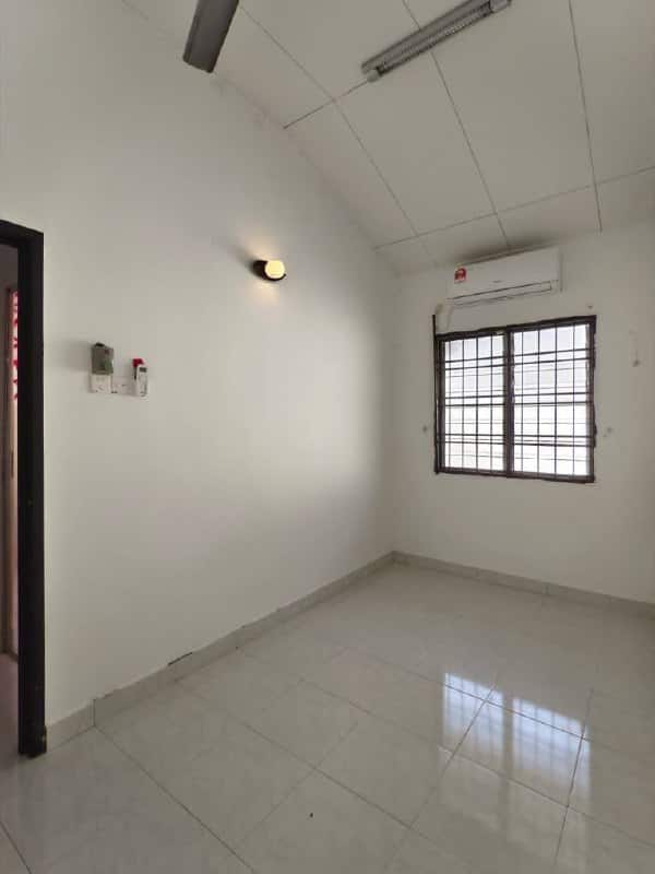 Single Storey Terrace Seri Austin 7