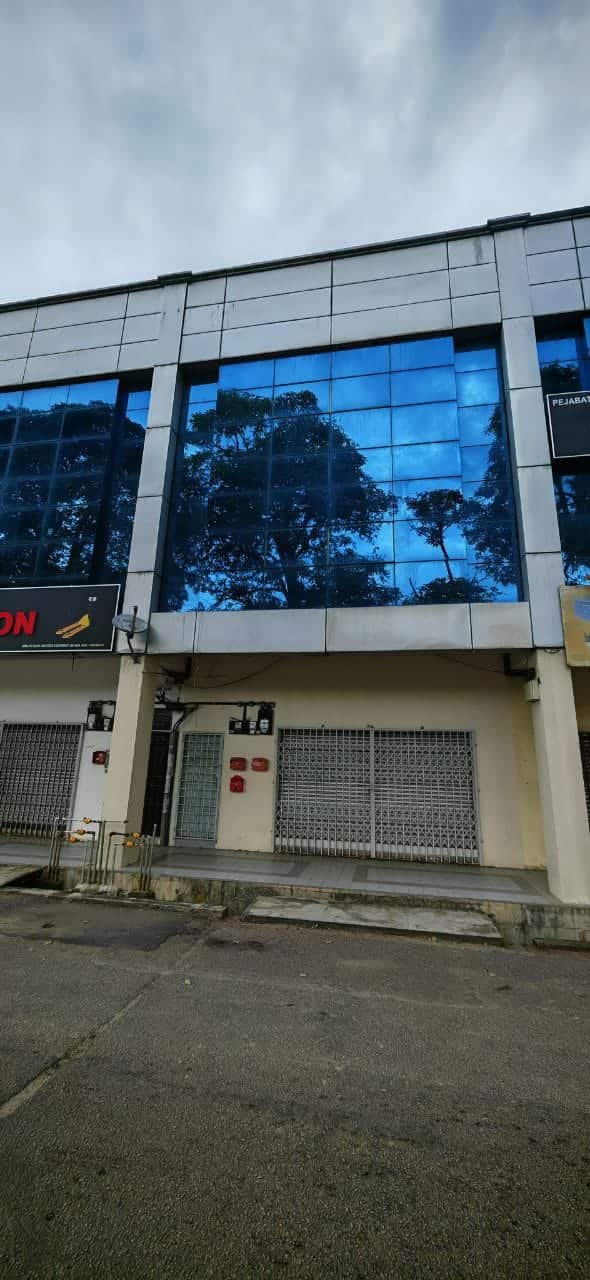 2nd Floor of Three Storey Shoplot Taman Sri Putra 2