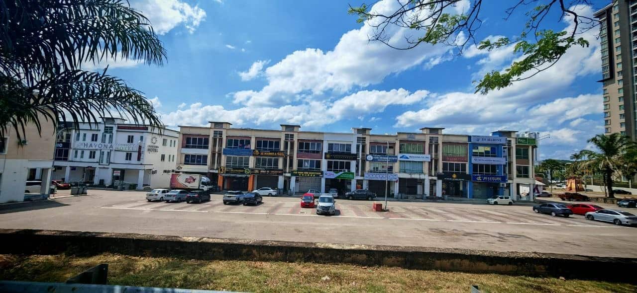 3 Storey Shoplot Taman Austin Perdana 3