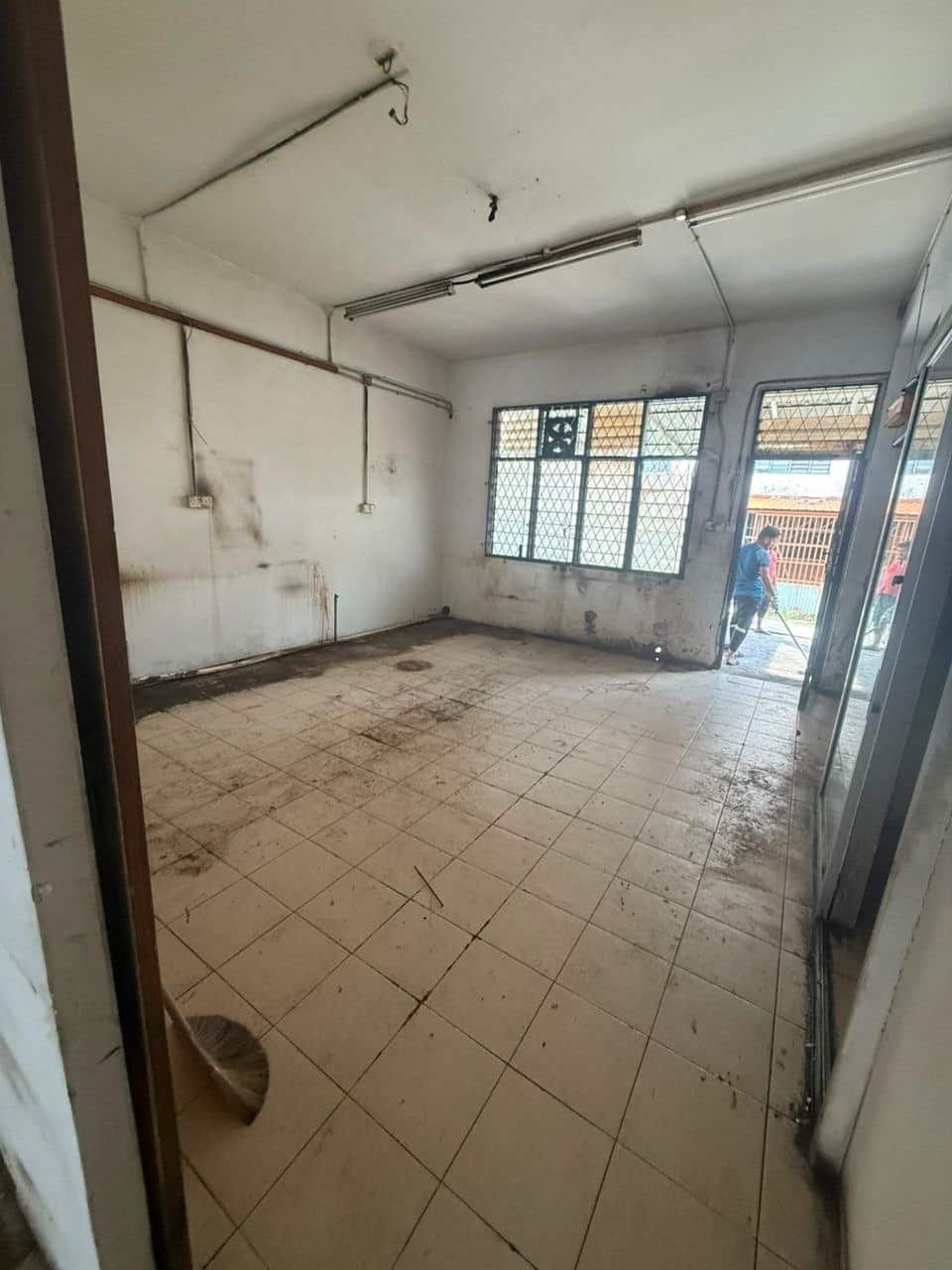 2 storey shop lot Jalan Molek 2/x 6