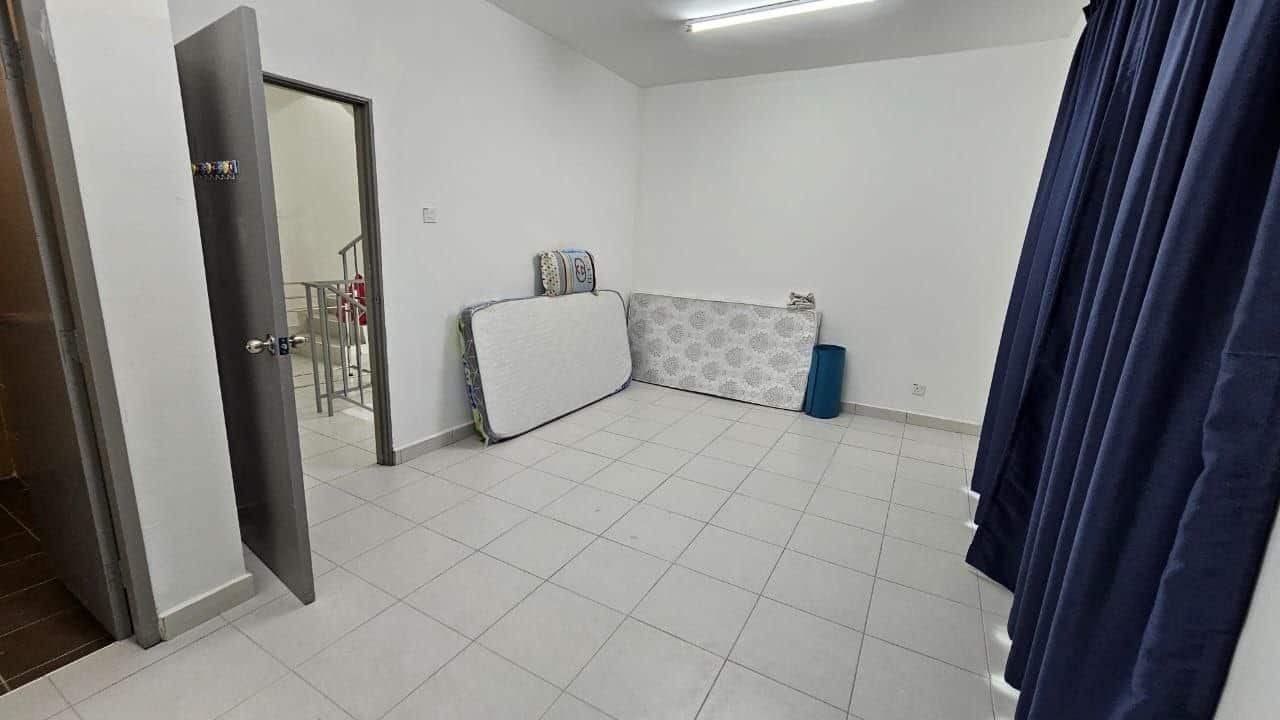 2.5 Storey Terrace House Pulai Mutiara 4