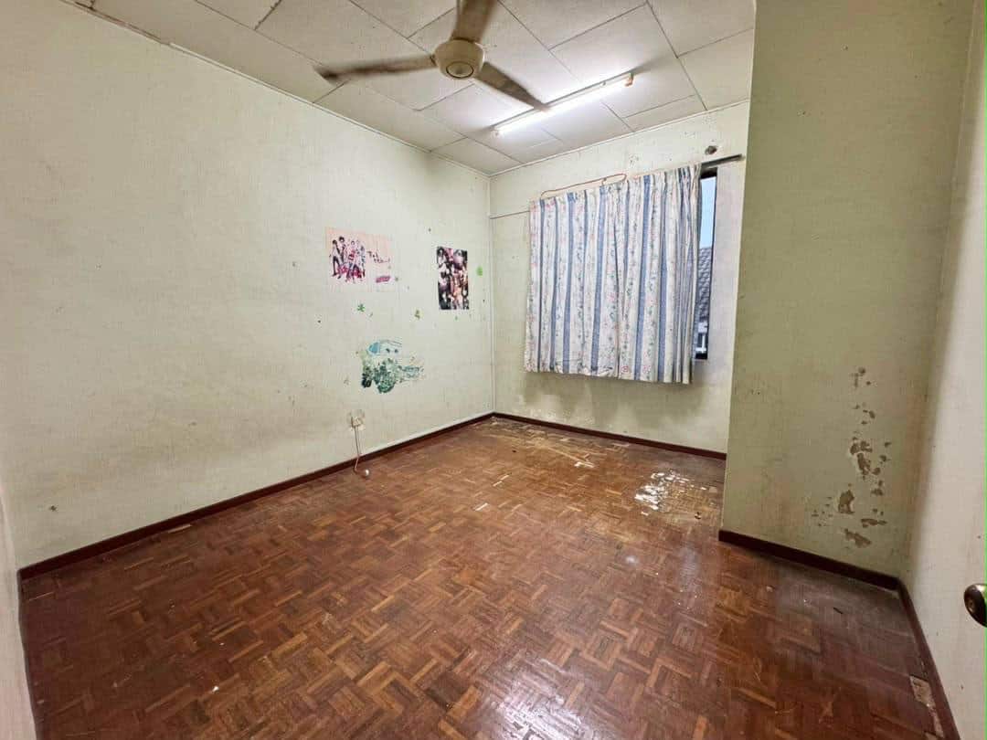 1.5 Storey Semi D Jalan Api-Api 1x 6