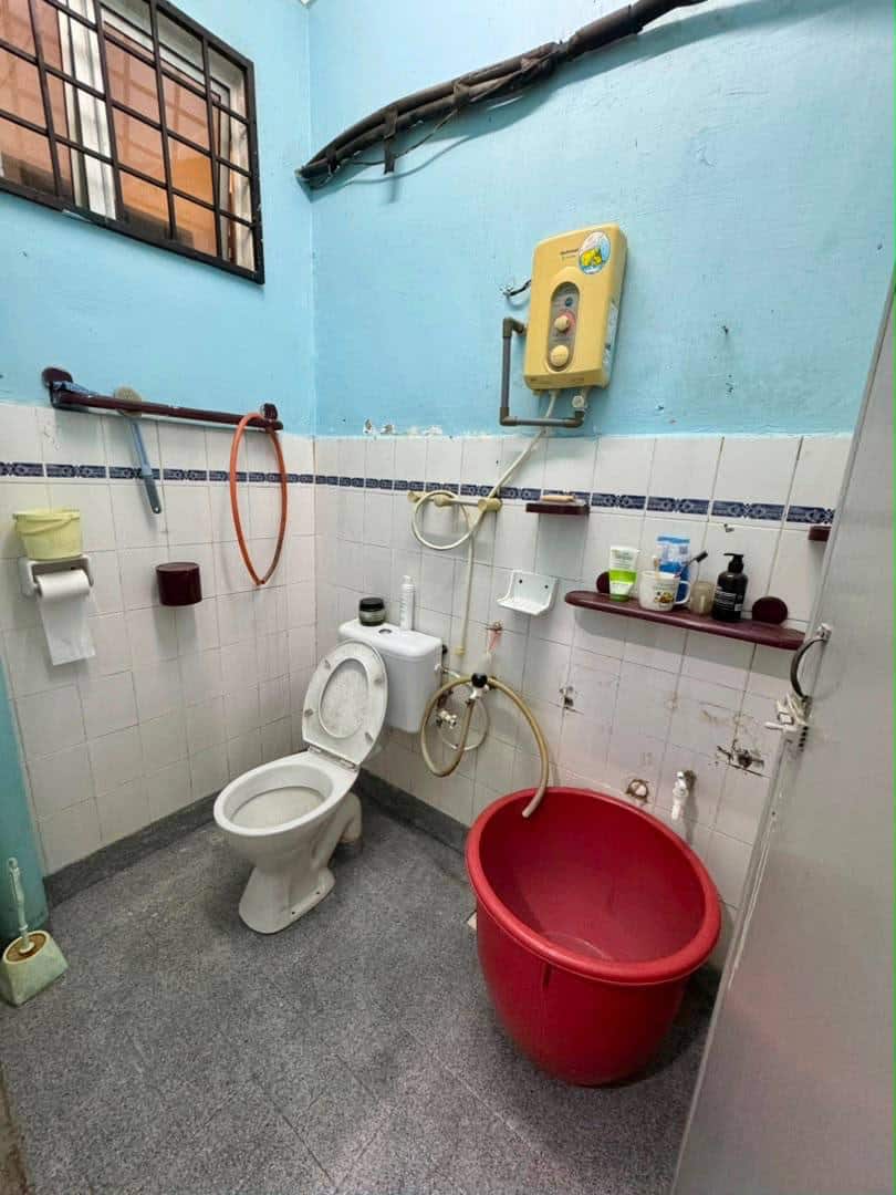 1.5 Storey Semi D Jalan Api-Api 1x 7