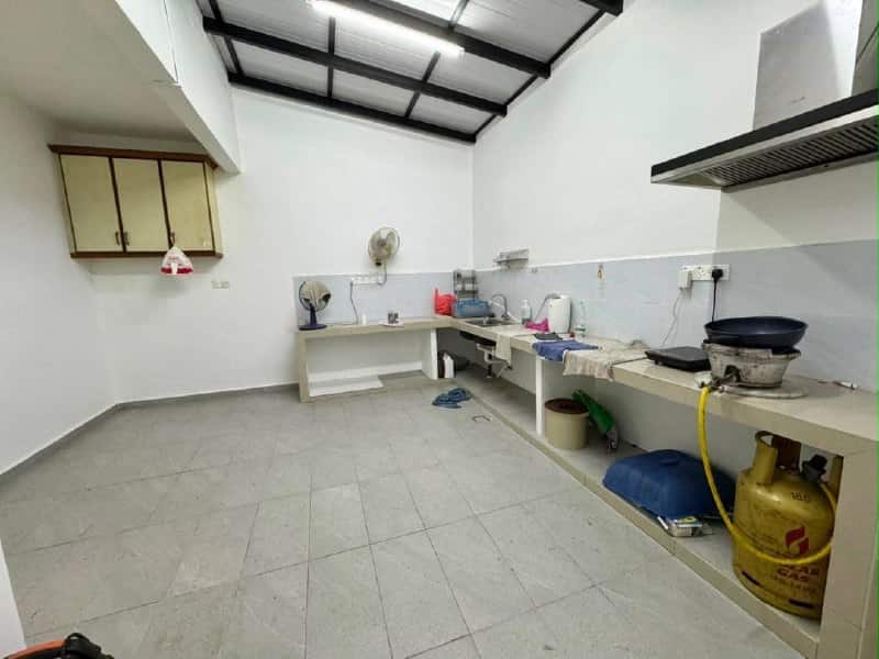 1.5 Storey Semi D Jalan Api-Api 1x 3